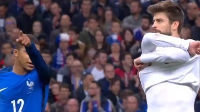 Quand G&eacute;rard Piqu&eacute; demande le maillot de Kylian Mbapp&eacute;