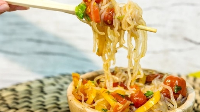 Shirataki di konjac, alghe marine, soia e pesce, per dimagrire e migliorare i parametri metabolici.