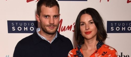 Jamie Dornan e Amelia Warner na premiere do filme "Mum's List"