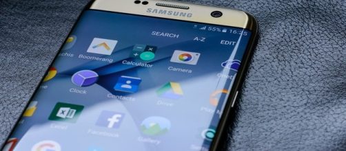 Samsung S8/S8 Plus bezel-less display feature (Flickr/Răzvan Băltărețu).