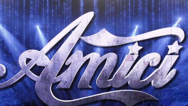 Anticipazioni Amici 2017: Maria de Filippi sospende la Celentano?