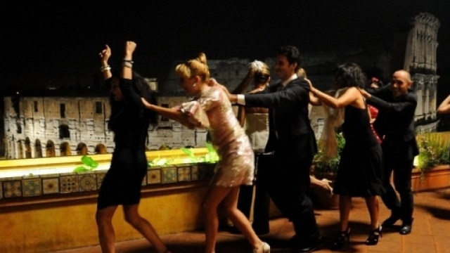 Il trenino umano usato come escamotage per non pagare in Spagna