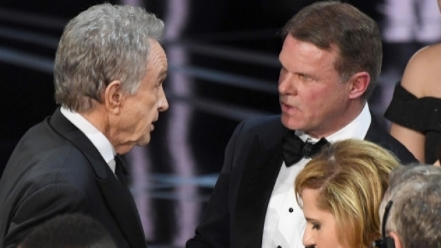 Oscar, i responsabili dell'errore cacciati e messi sotto scorta | people.com