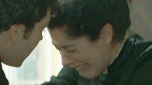 Pablo e Rosina disperati per la morte di Leonor