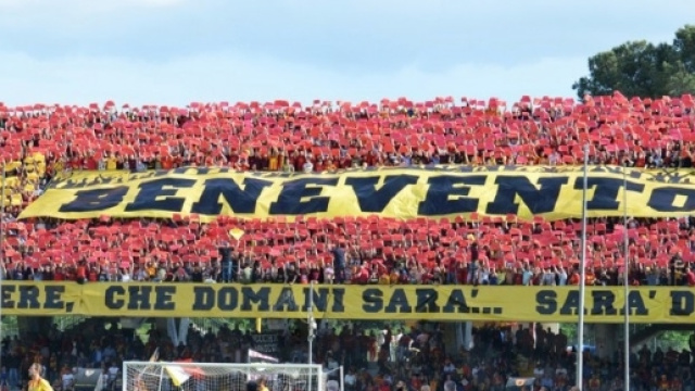 Problemi per tredici tifosi del Benevento