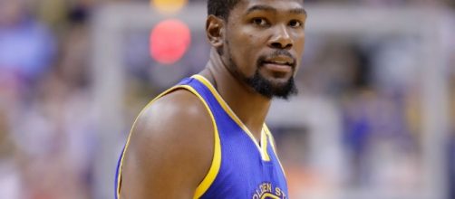 Kevin Durant could return before the season's over for Golden State. [Image via Blasting News image library/inquisitr.com]