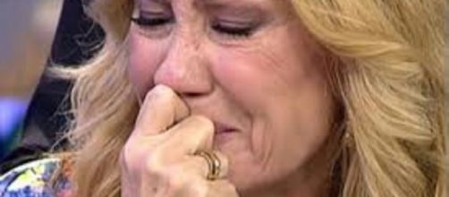 La ex colaboradora rota entre l&aacute;grimas