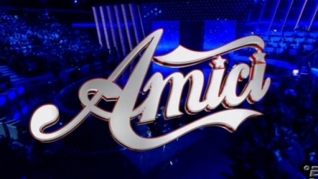 Amici gossip: &egrave; nato un amore dietro le quinte? Ecco tra chi.