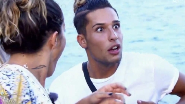 #BADBUZZ Eddy choque le net avec une arme &agrave; feu, d&eacute;couvrez sa r&eacute;ponse en vid&eacute;o !