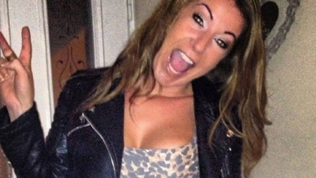 Foto 'sensuale' su Facebook, professoressa sospesa