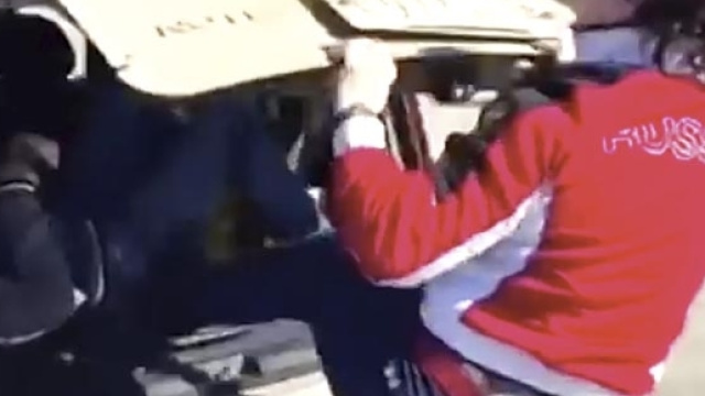 Oksana Kosheleva chiude nel bagagliaio automobilista pericoloso