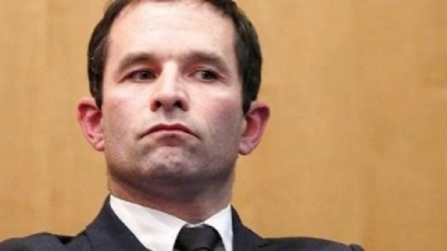 Pr&eacute;sidentielle : Benoit Hamon hausse le ton