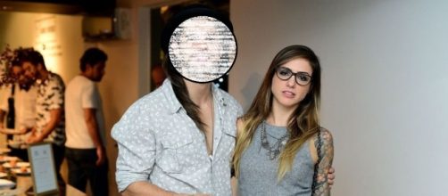 Famoso cantor, dono de sucessos como "Vagalumes", &eacute; acusado de asfixiar e agredir namorada