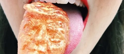 &ldquo;Trump Sucks&rdquo; lollies come in two flavors./Photo via Smith & Sinclair