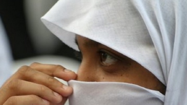 Bologna, rasata a zero dalla madre perch&eacute; rifiuta il velo islamico