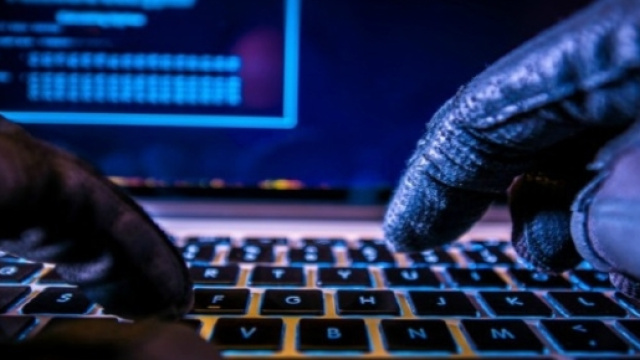 Isis, bombe nei laptop: Fbi lancia allarme