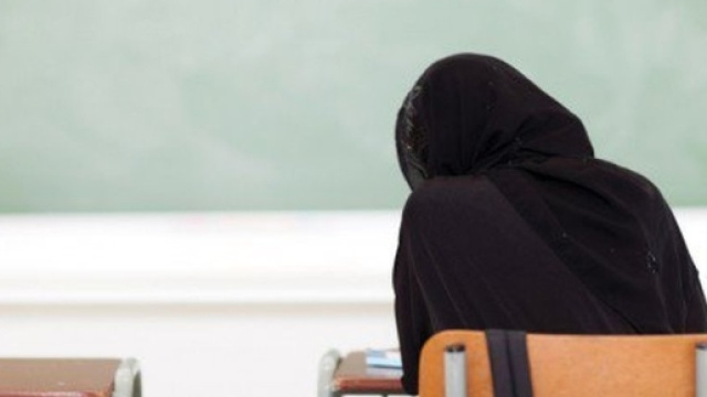 Giovane 14enne musulmana rifiutava il velo ed &egrave; stata rasata a zero dai genitori.
