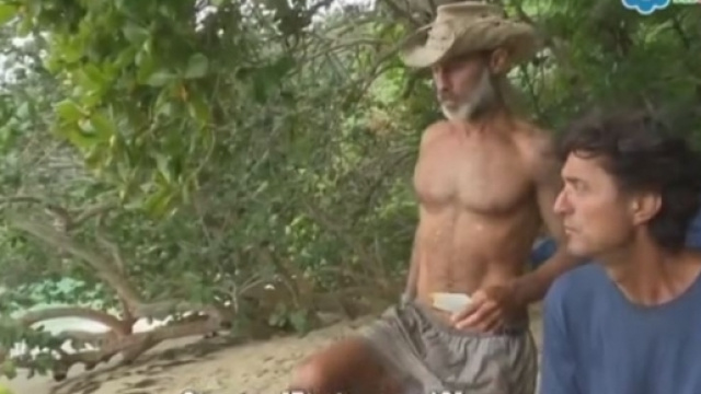 'Proposta indecente' di Raz Degan a Giulio Base.