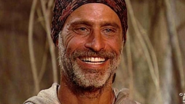 Raz Degan infortunato ad un dito