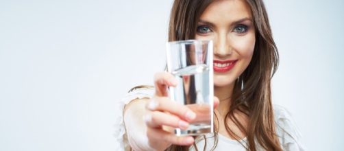 Dicas de como beber &aacute;gua em jejum