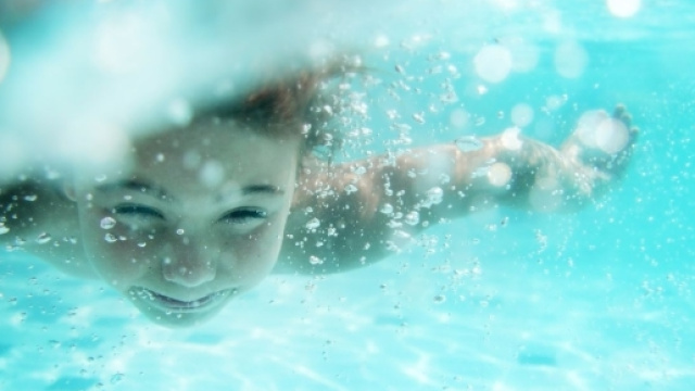 Fare pip&igrave; in piscina &egrave; pericoloso