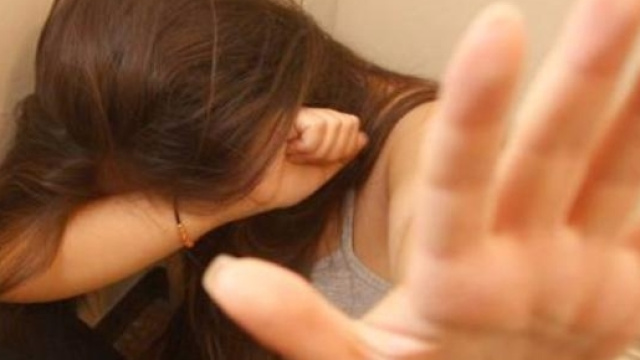 GB, stupra la figlia omosessuale