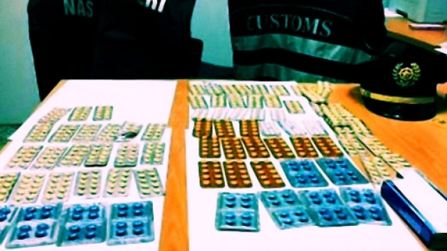Le confezioni di Cialis e Viagra sequestrate.