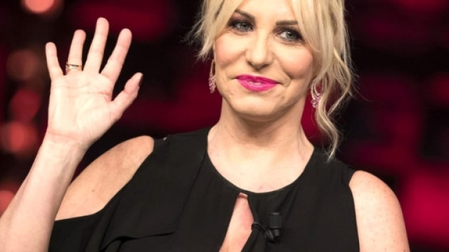 Standing Ovation | Loredana Bert&egrave; stronca il cantante