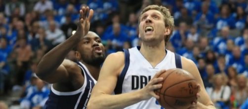 Dirk Nowitzki and the Mavs will host the Oklahoma City Thunder on Sunday night. [Image via Blasting News image library/inquisitr.com]