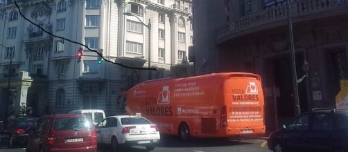 La organizaci&oacute;n HazteOir.org desata la pol&eacute;mica con el lema impreso en un autob&uacute;s