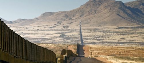 Trump says US funds spent on border wall would be repaid by Mexico - iran-daily.com