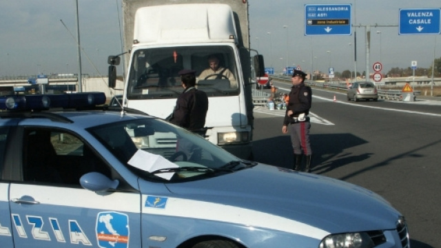 Posto di blocco delle forze dell'ordine- polizia