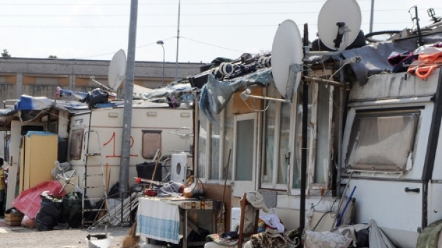 Sequestrati beni per 9 milioni di euro a 13 famiglie residenti nel campo nomadi di Bolzaneto, a Genova.