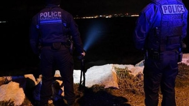 A Marseille, une famille se fait emport&eacute;e par une gigantesque vague