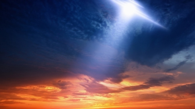 Black 'Miles-Long' Triangle UFO Detected Moving Across The Moon ... - inquisitr.com