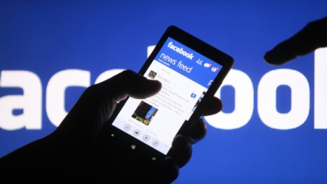 Facebook metter&agrave; il 'bollino rosso' sui fake,