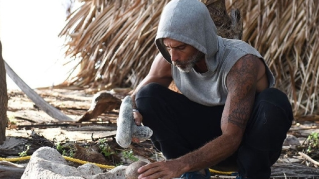 Isola dei Famosi: Raz Degan accusato di rubare il cibo