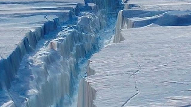 La frattura che provocher&agrave; il distaccamento dell'iceberg