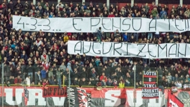 Lo striscione apparso allo Zaccheria (Foto: Antonello Forcelli)