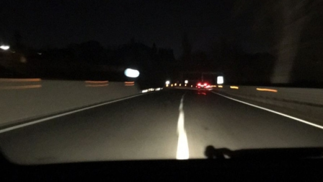 Torino, lascia figlio in auto e va in discoteca