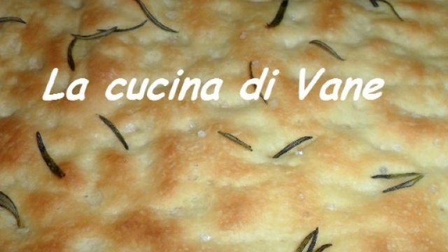 focaccia soffice al rosmarino - giallozafferano.it