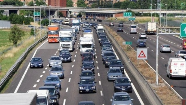 Fuga contromano di un evaso sulla tangenziale est di Milano.