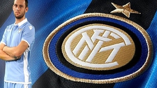 Inter, c'&egrave; l'accordo con De Vrij