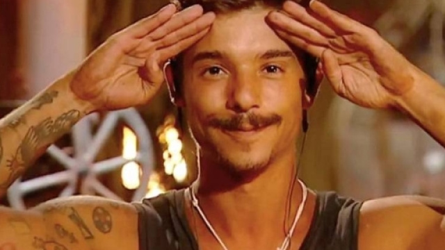 Isola dei Famosi: Moreno cerca di 'corrompere' i naufraghi