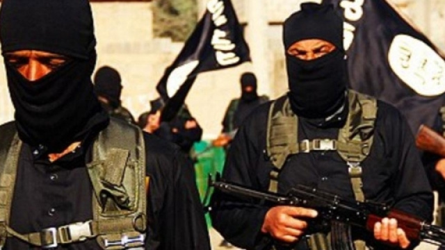 La nuova ordinanza dell'Isis a Raqqa imporrebbe a tutti i maschi adulti il look da miliziano jihadista