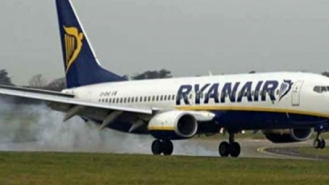 Scende dall'aereo dopo una lite: passeggeri si terrorizzano