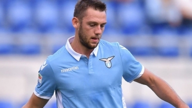 Stefan De Vrij, classe 1992, difensore della Lazio.