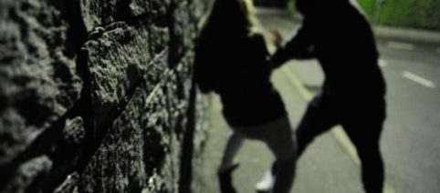 Palagonia: lei lo lascia, 16enne aggredita a calci e pugni
