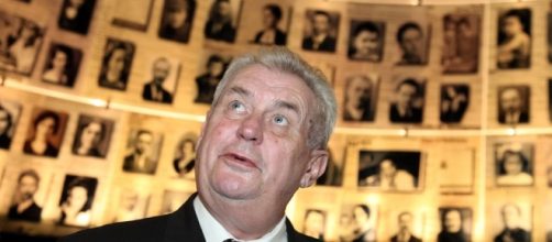 Czech leader declara ser triple agente