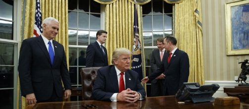 President Trump signs executive orders | Daily Mail Online - dailymail.co.uk